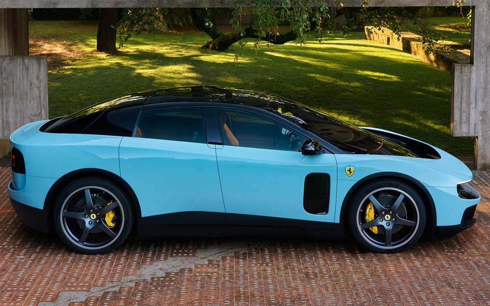 Laterale della Ferrari Luce Azzurra Laterale della Ferrari Luce Azzurra